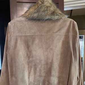 Short suede light fur collar jacket